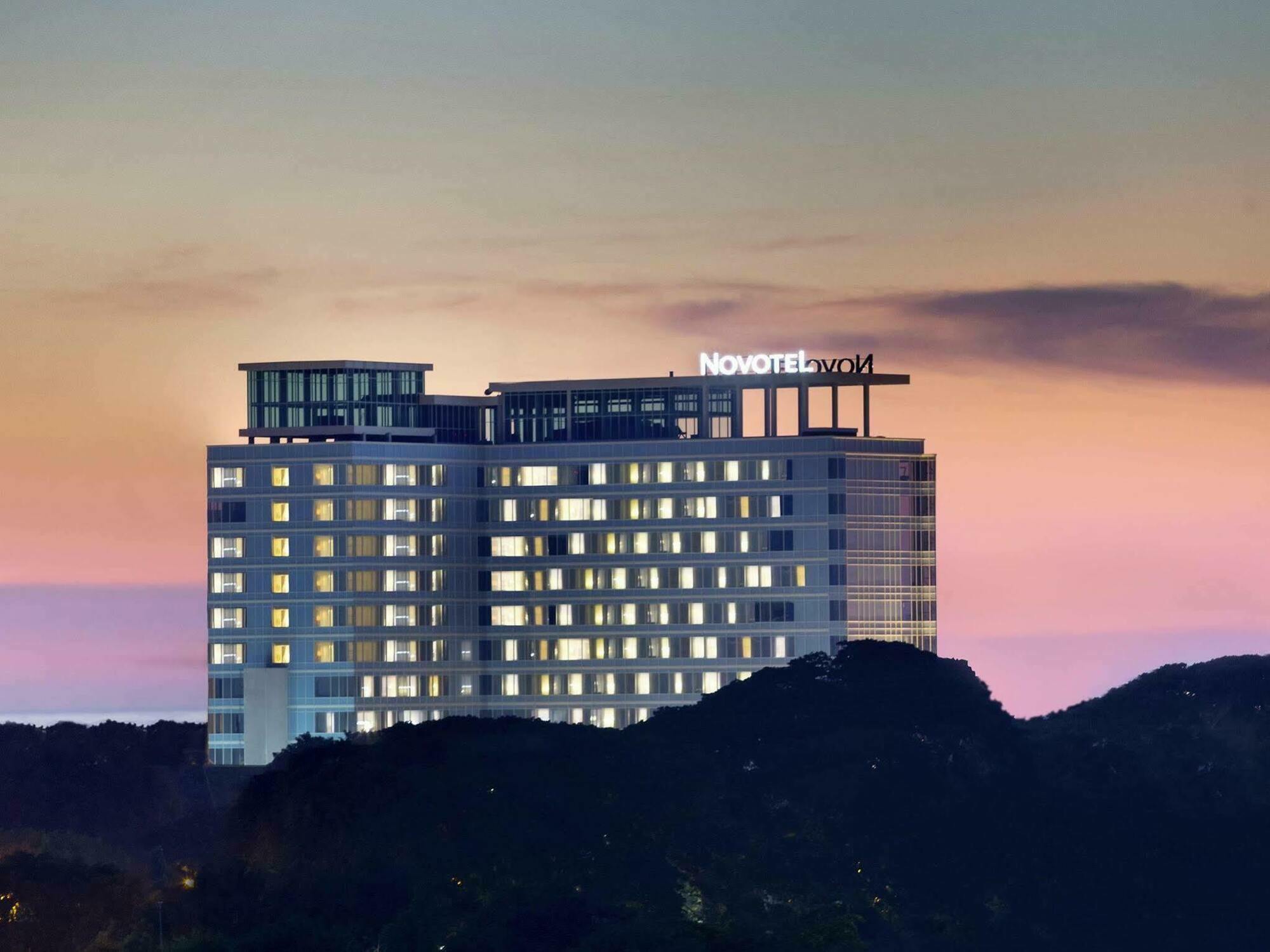 โรงแรมโนเวเทล มากัสซาร์ แกรนด์ ชัยลา มากาซาร์ ภายนอก รูปภาพ